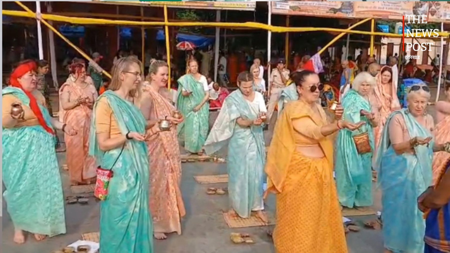 गयाजी में विदेशी श्रद्धालुओं ने देवघाट पर किया पिंडदान, पितरों के मोक्ष की कामना