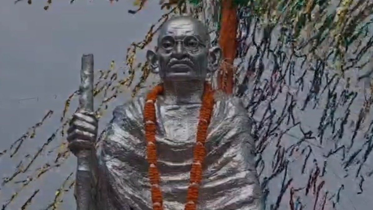 गांधी जयंती पर बोकारो में याद किए गए बापू, ढुल्लू महतो समेत कई लोग रहे  मौजूद