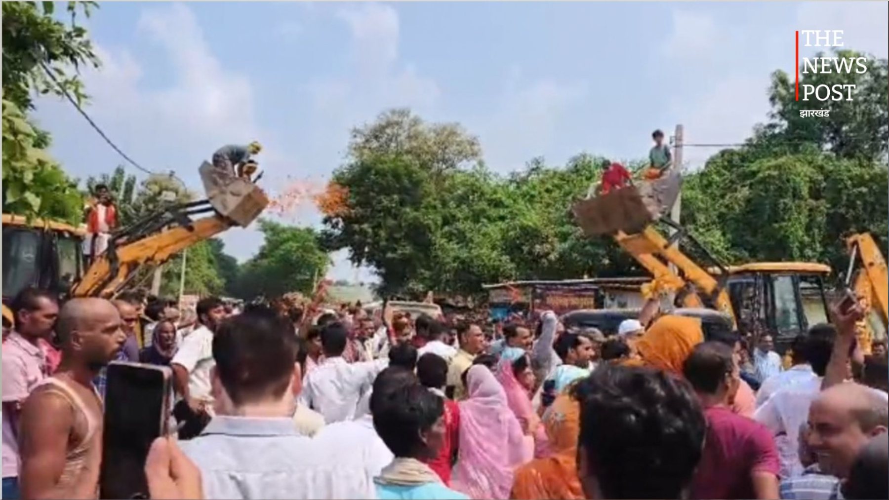 MLC चुनाव: छोटे सरकार की जन आशीर्वाद यात्रा में समर्थकों में जोश, नालंदा में JCB से बरसाया फूल