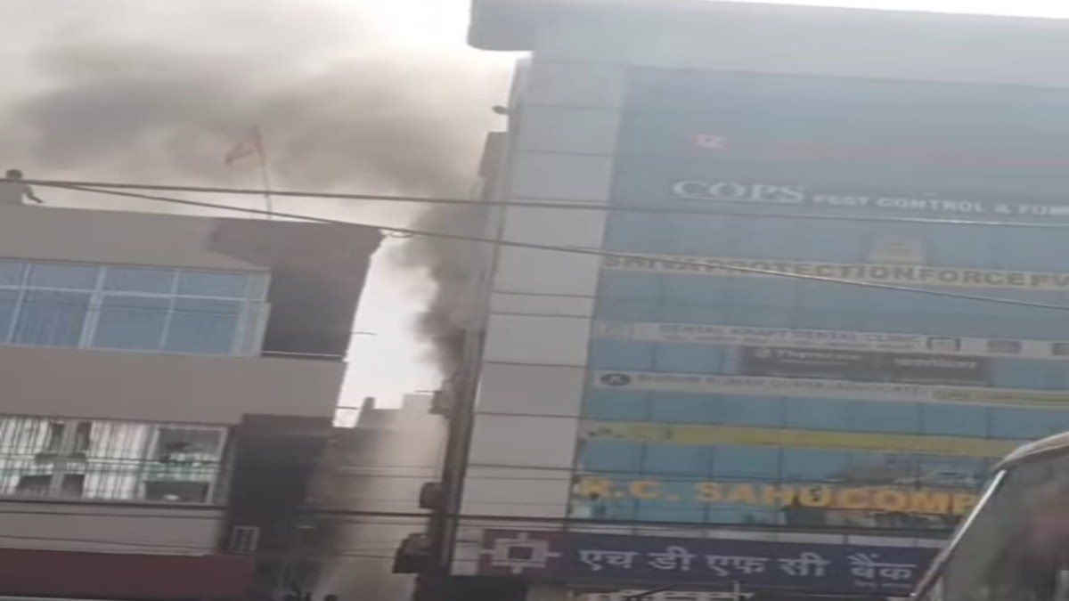 BREAKING : रांची के हिनू में HDFC बैंक की इमारत में भीषण आग, इलाके में मची अफरा-तफरी