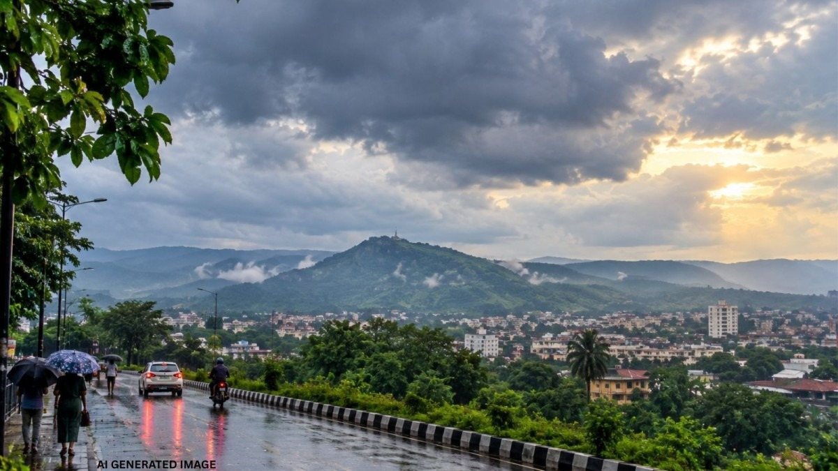 Jharkhand Weather: झारखंड में बदला मौसम का मिजाज, आज कई जिलों में बारिश के आसार, जानें अपने शहर का तापमान