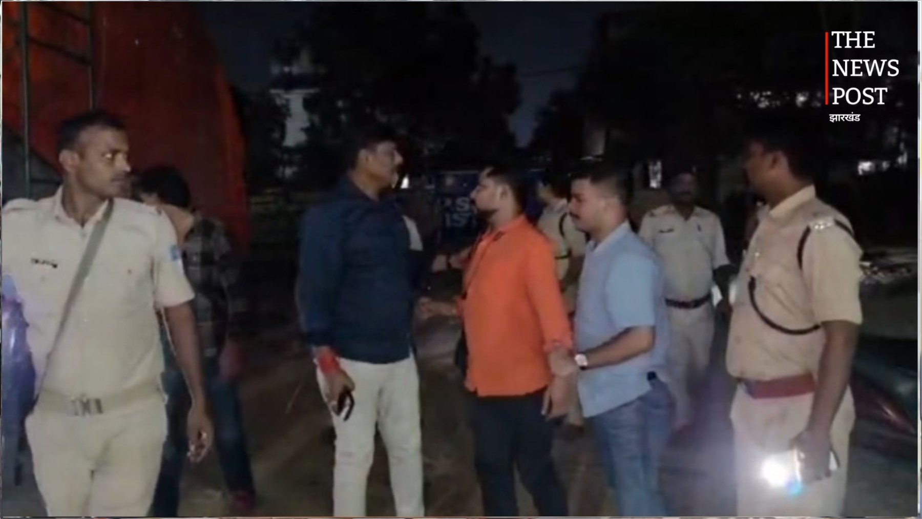 बोकारो: खुले में शराब पीने वालों के खिलाफ बड़ी कार्रवाई, 25 लोगों को पुलिस ने हिरासत में लिया