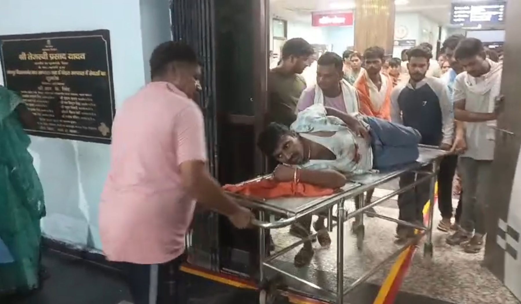बड़ी खबर:घर के बाहर बैठे प्रॉपर्टी डीलर को अपराधियों ने मारी गोली, आरा में दहशत का माहौल 