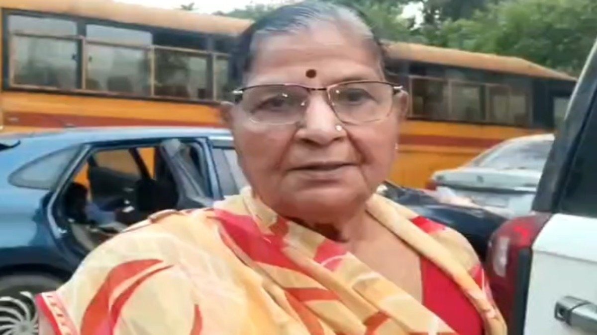 बोकारो में पुलिसकर्मी बनकर वृद्ध महिलाओं से जेवरात की ठगी, CCTV खंगाल रही पुलिस
