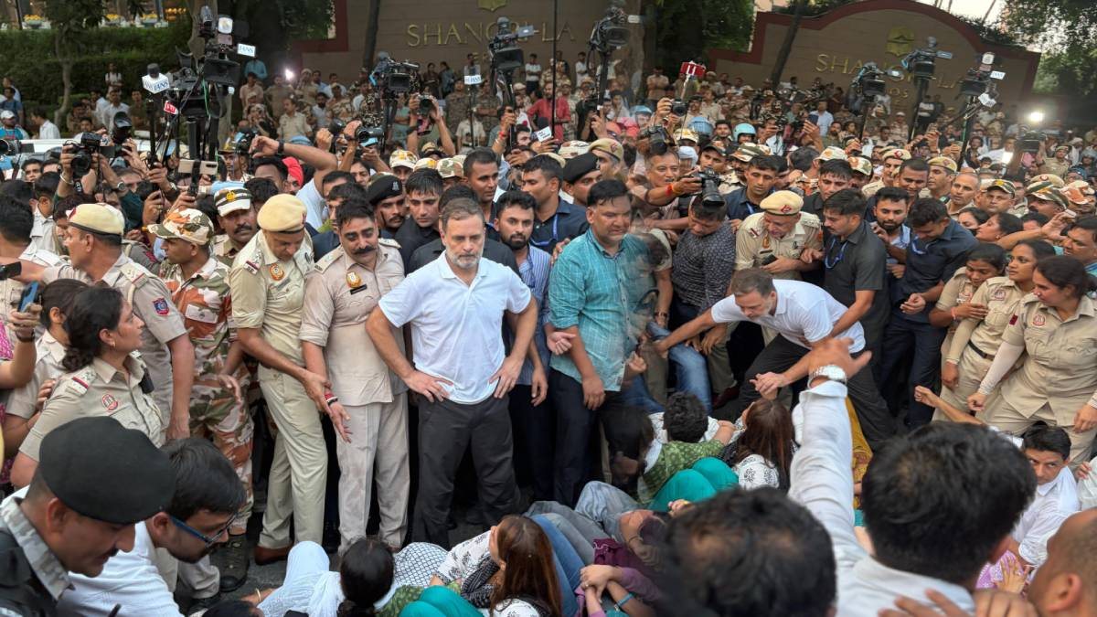 SIR के खिलाफ आर-पार के मूड में राहुल-प्रियंका, जंतर मंतर पर धरना, पुलिस ने हिरासत में लिया   