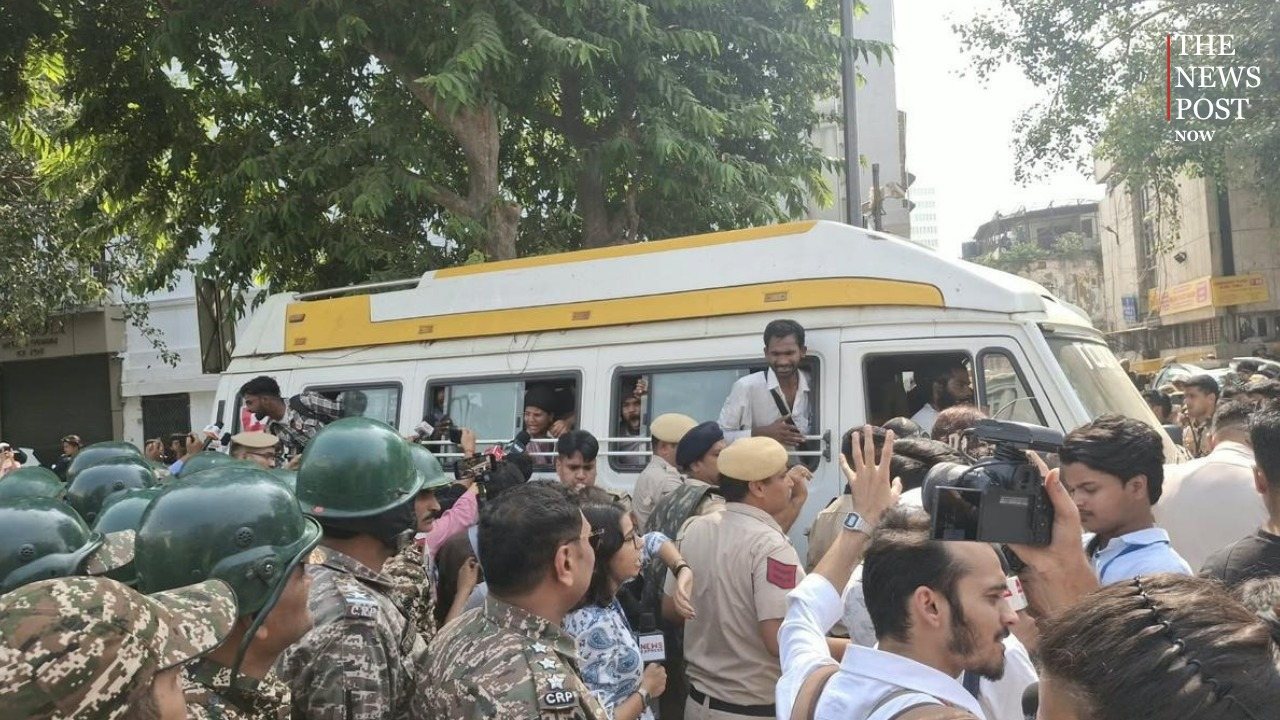 दिल्ली में कॉकरोचों का महाजुटान! 250 से ज्यादा ट्रेनें रद्द, मेट्रो बंद होने की खबर से मचा हड़कंप, जानें क्यों दहशत में मोदी सरकार