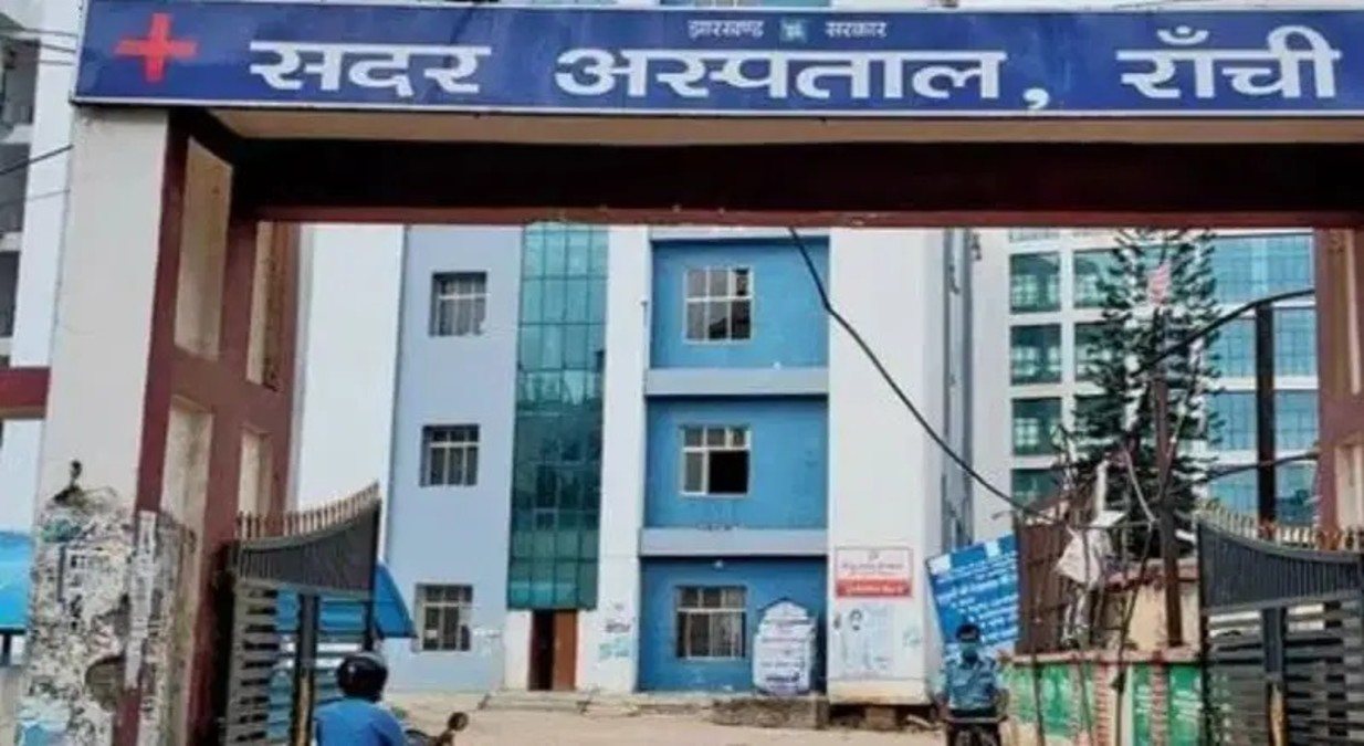सदर अस्पताल में कर्मचारी से मारपीट, 2 गिरफ्तार, ठेकेदार को 15 दिन की राहत