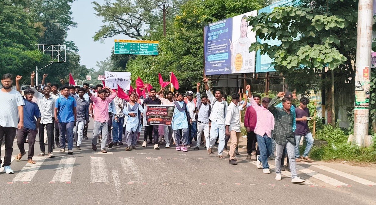 नाबालिग हत्याकांड पर उबला दुमका, छात्रों ने अंबेडकर चौक किया जाम