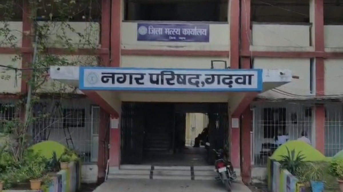 गढ़वा में नवरात्रि पर मांस-मछली की दुकानें बंद रखने का आदेश, समर्थन और विरोध में उठीं आवाजें