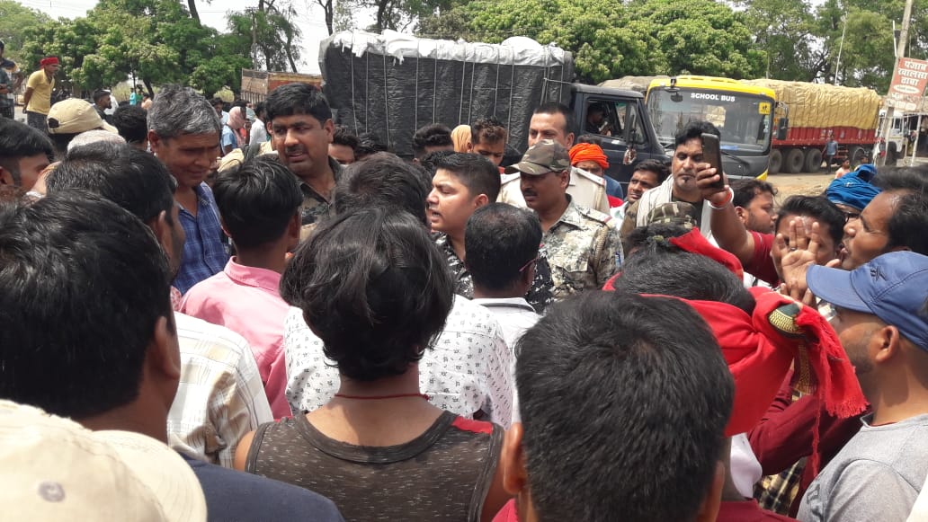 ओवेरलोडिंग का कहर : 19 घंटे के भीतर अलग-अलग सड़क हादसे में पांच की मौत, तीन जख्मी