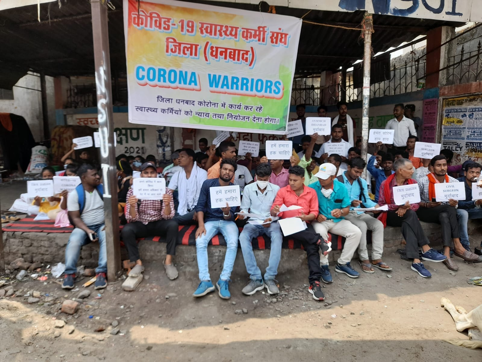 "मुश्किल समय में सबको बचाया - अब हमें कोई बचाए तब न जाने" 