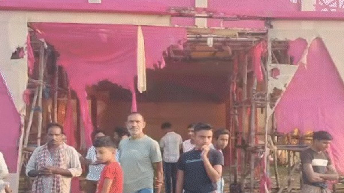 जामताड़ा: दुर्गापूजा पंडाल में लगी आग, पंडाल सदस्यों ने जातिगत भेदभाव का लगाया आरोप