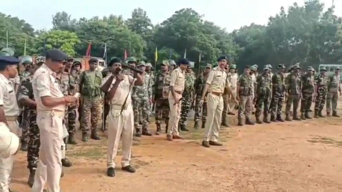 दुर्गा पूजा को लेकर हाई अलर्ट पर गढ़वा पुलिस, अभेद सुरक्षा कवच में रहेगा पूरा जिला