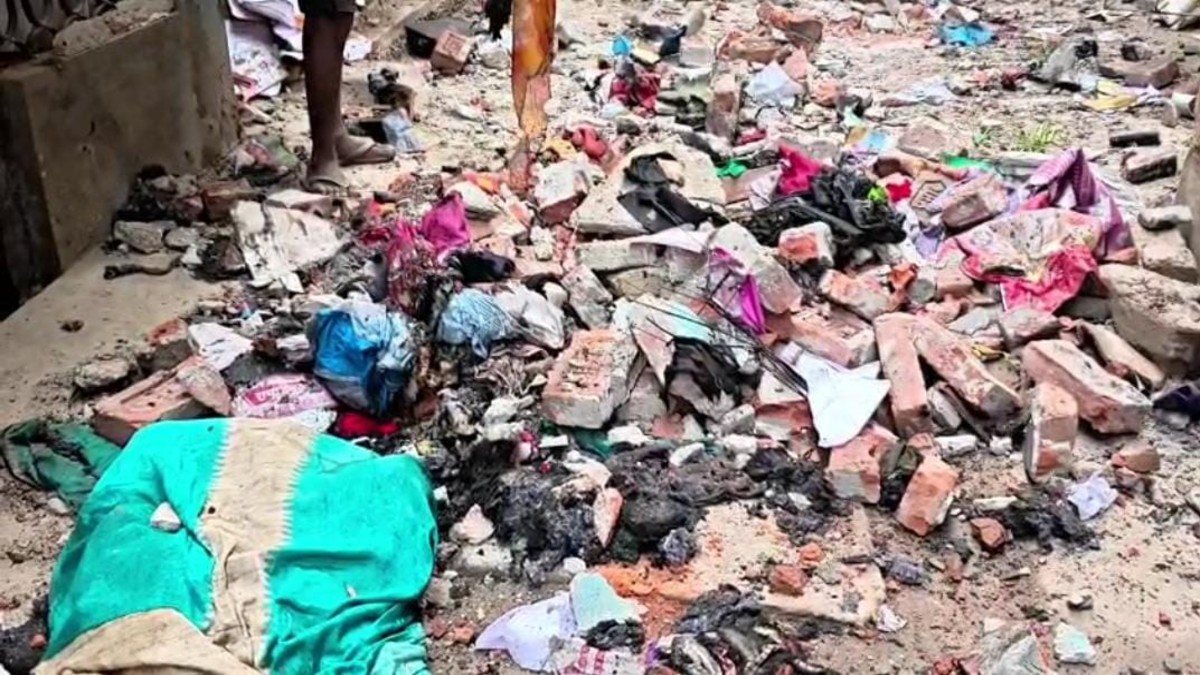 सिलेंडर ब्लास्ट से घर में लगी आग, 30 हजार रुपये नकद समेत सामान जलकर खाक, जानिए कहां का है मामला