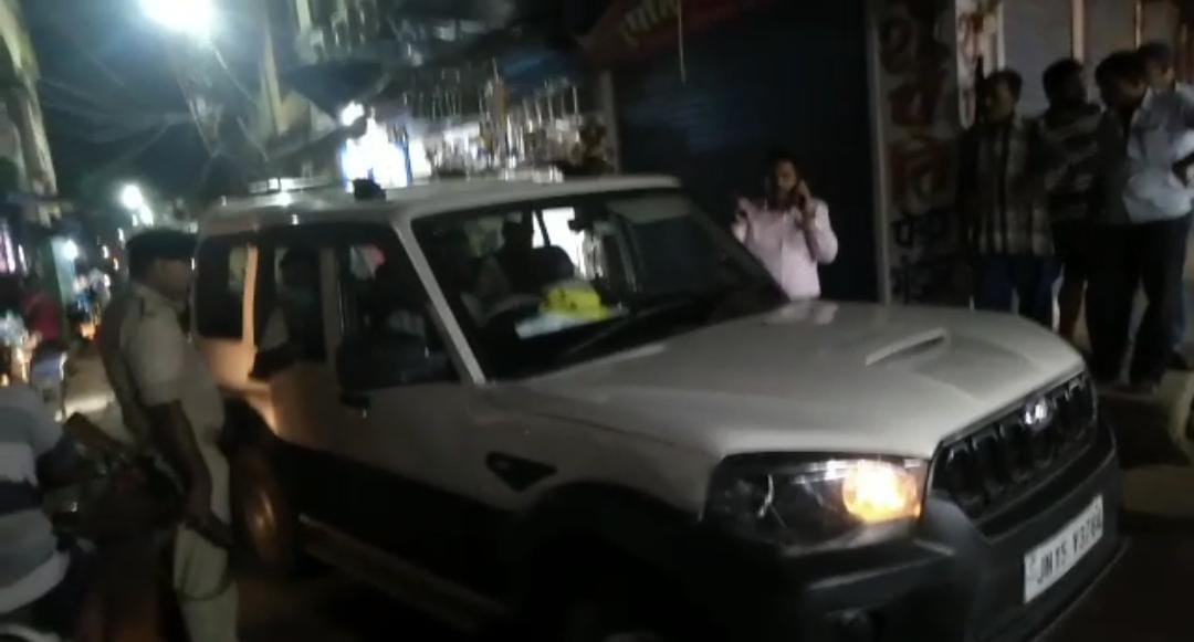 दुःसाहस ..! बाबा नगरी में थाना प्रभारी पर चली गोली ..किस्मत से बची जान, हथियार के साथ अपराधी गिरफ्तार