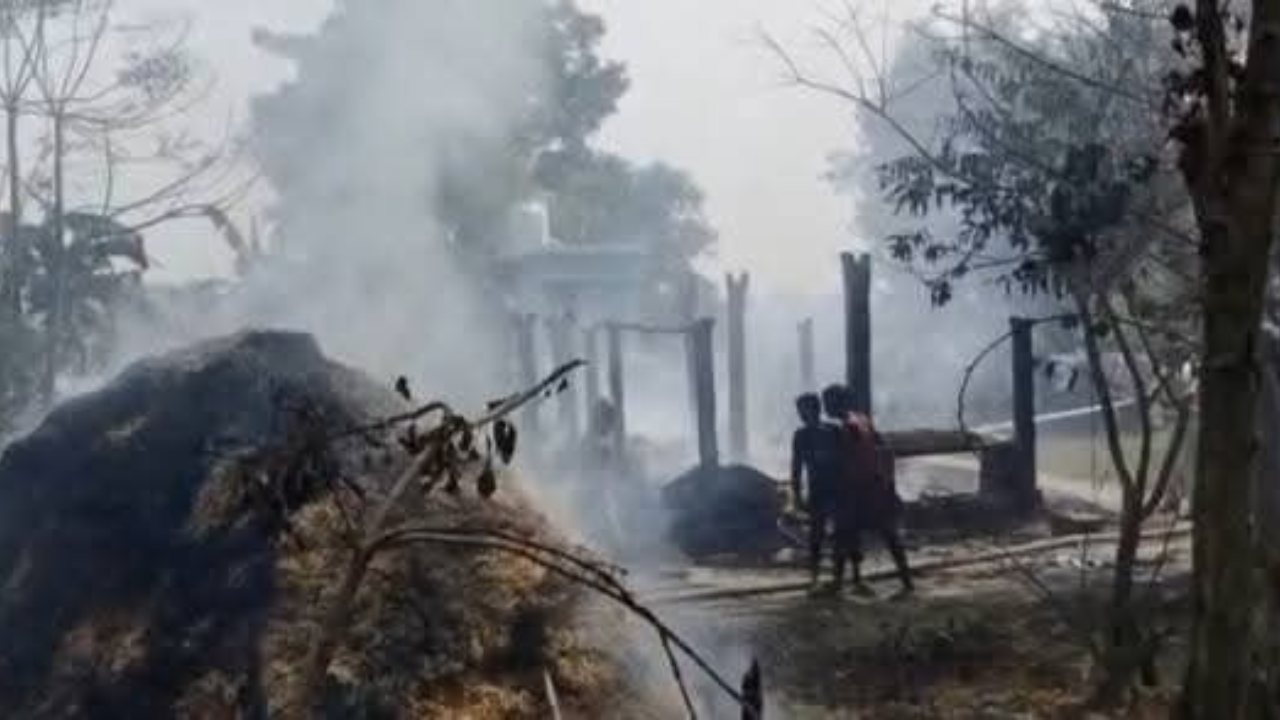 BREAKING: मुजफ्फरपुर में युवक की हत्या के बाद बवाल, आक्रोशित लोगों ने आधा दर्जन घरों में लगाई आग