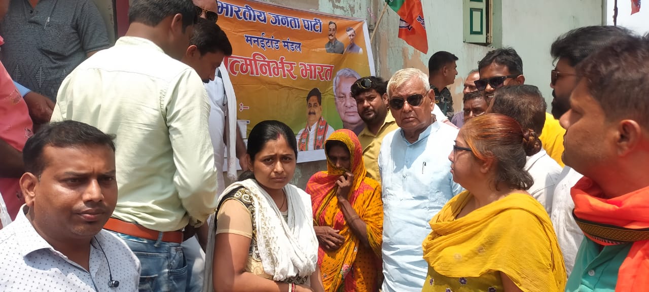 सांसद ने किया पीडीएस का निरीक्षण ,बांटे अनाज 