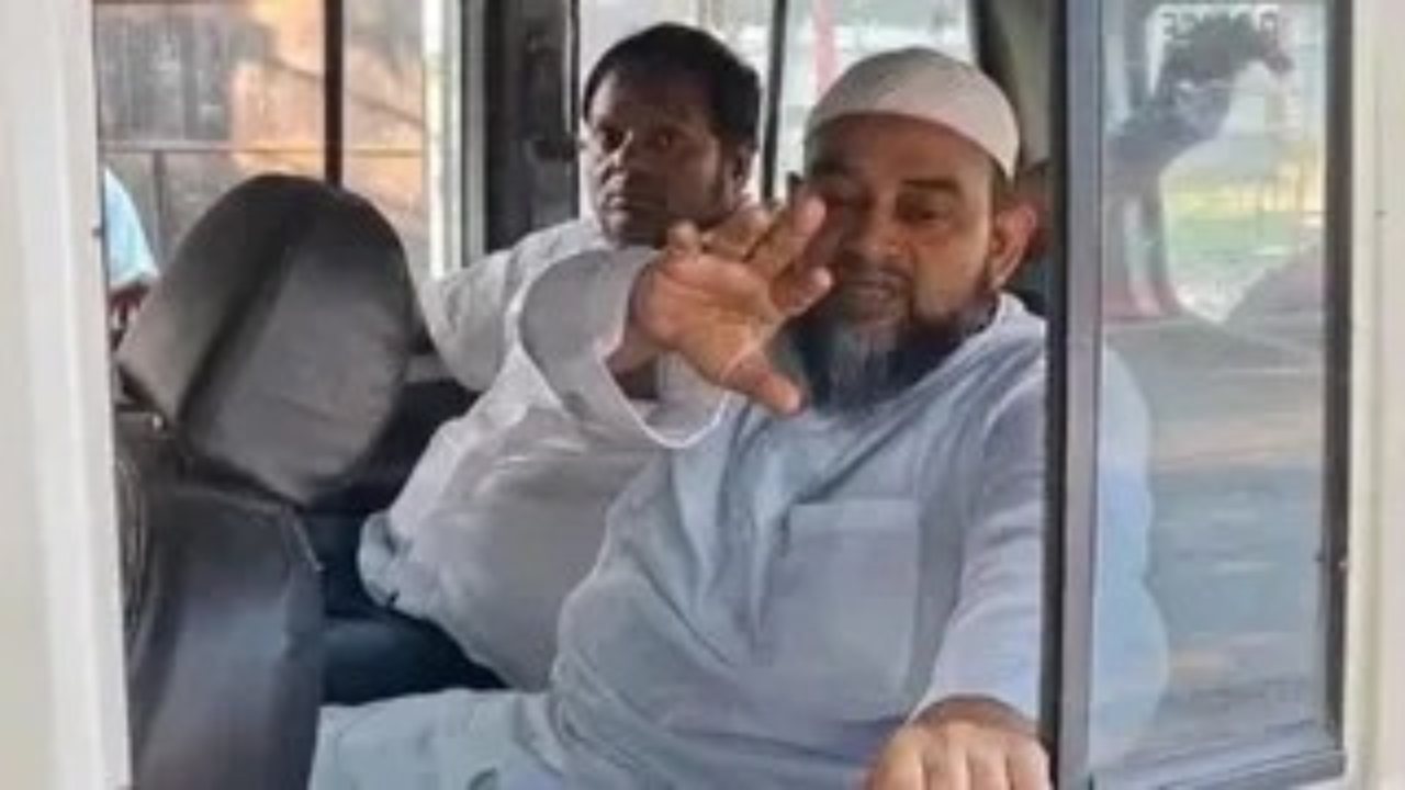 बिहार: मोटी रकम वसूल डंकी रूट से भेजते थे विदेश, पाकिस्तानी कनेक्शन के आरोप में  AIMIM नेता गिरफ्तार