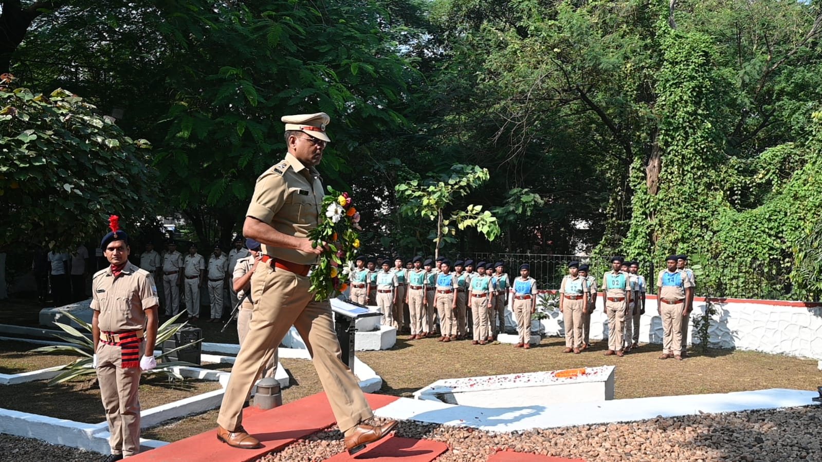 झारखंड के अलग अलग जिलों में मनाया गया पुलिस स्मृति दिवस, शहीदों को दी गई श्रद्धांजलि