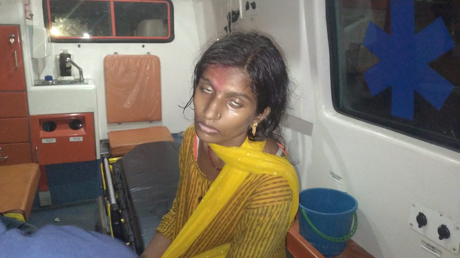 धनबाद में एक युवक युवती के बेसुध मिलने से सनसनी, इलाज के लिए सीएचसी रेफर