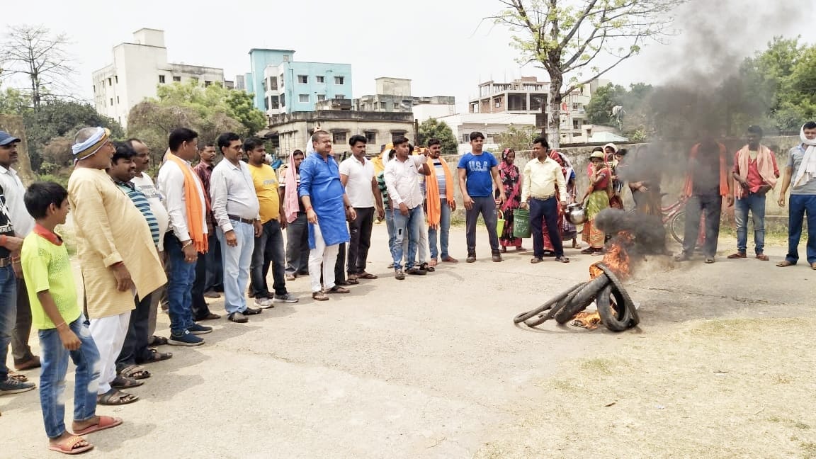 पानी के लिए मानगो में लग गई आग ! हाहाकार....