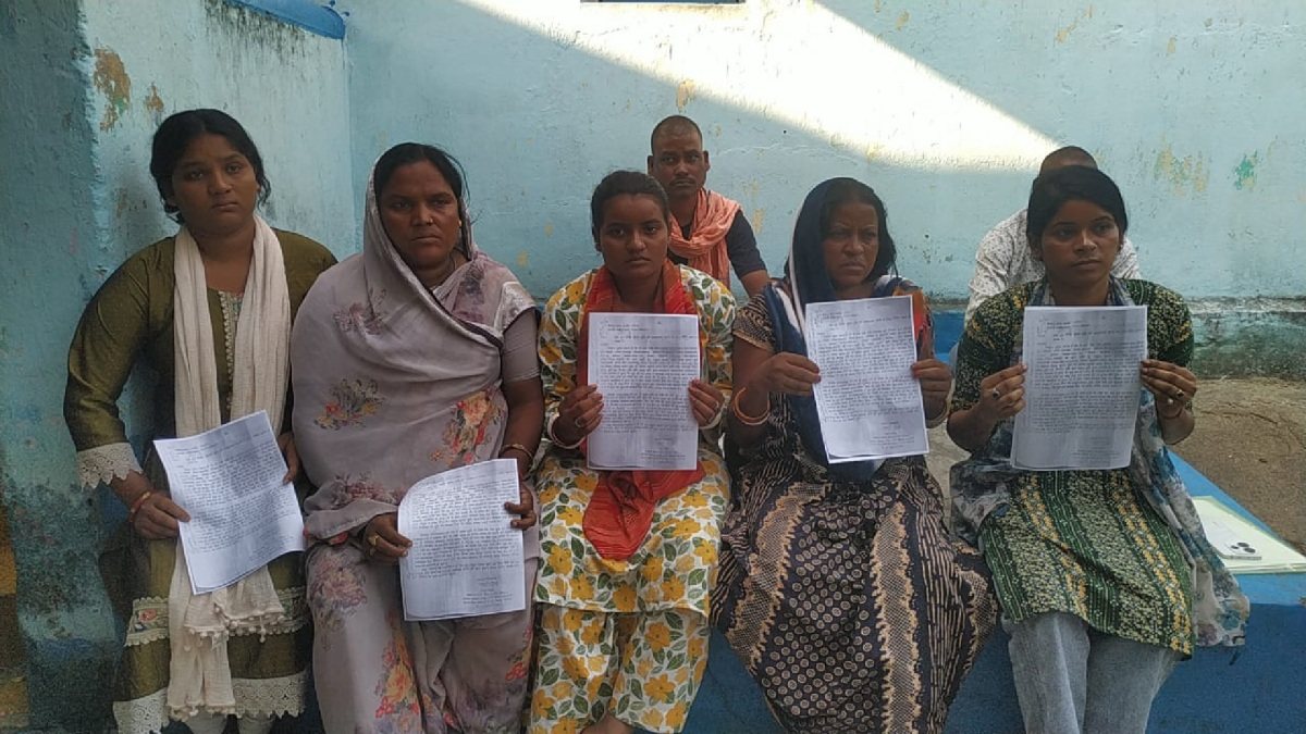 बोकारो : युवक की मौत पर मां ने तीन लोगों पर लगाए गंभीर आरोप, थाना में दिया आवेदन