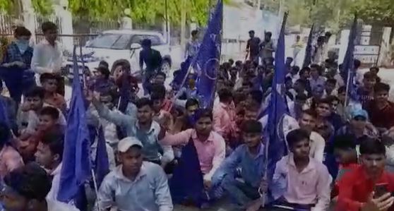 मुजफ्फरपुर में अपनी ही कार में आधे घंटे फंसे रह गए डीसी साहब, यह थी वजह