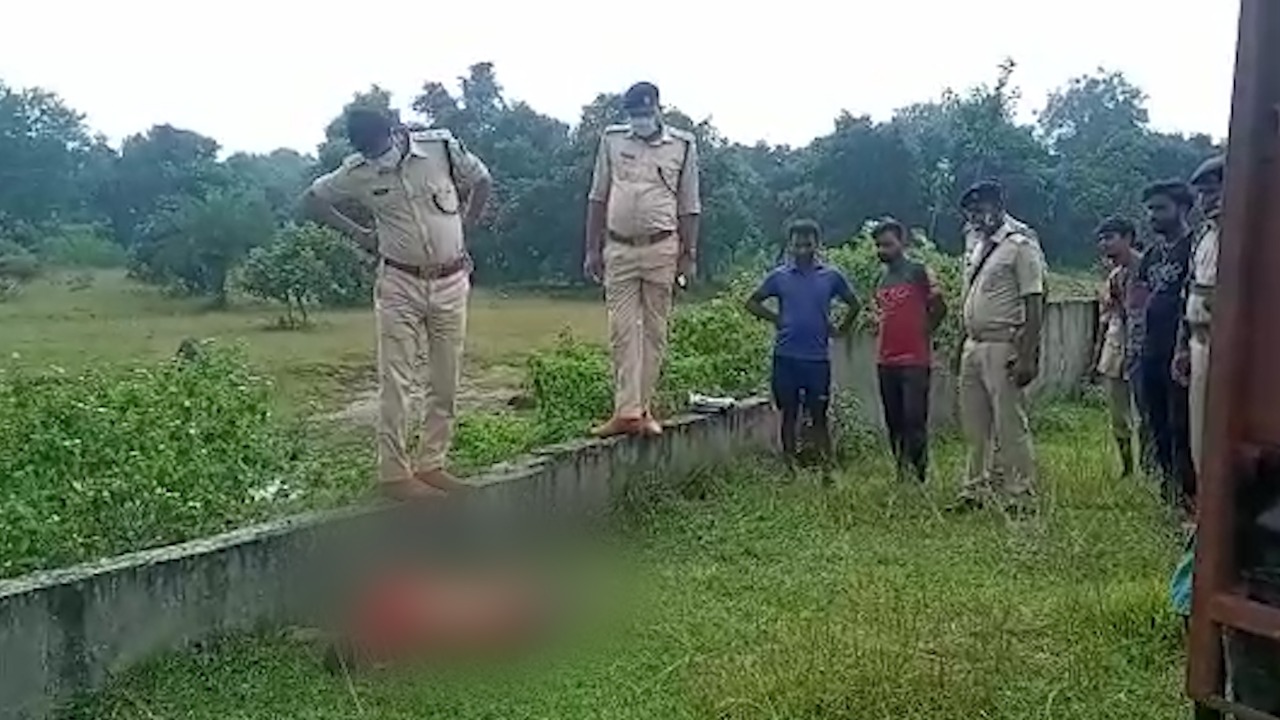 मेडिकल कॉलेज परिसर से युवक का शव बरामद,परिजनों के बीच मातम का माहौल