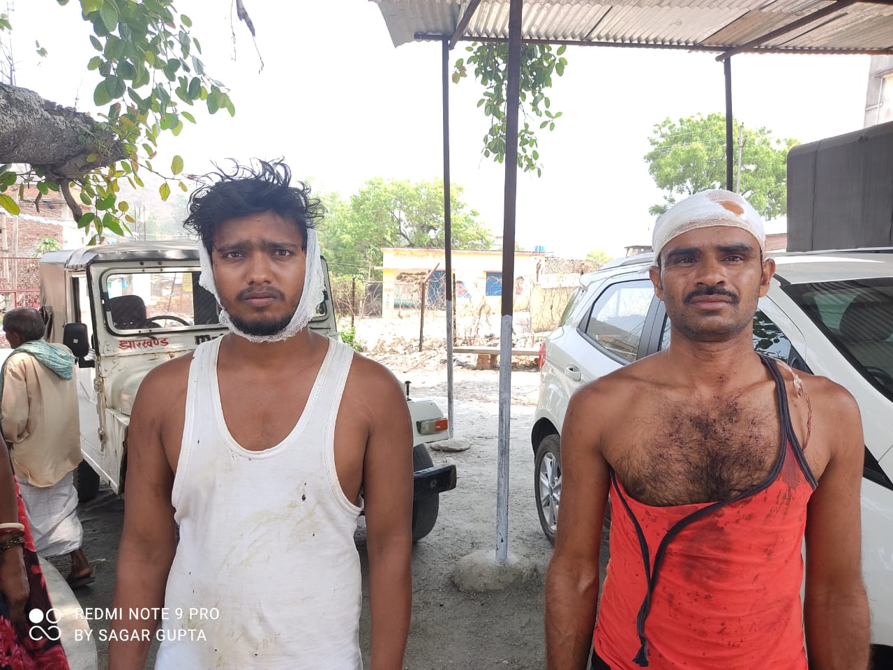 महुआ चुनने का लेकर दो पक्ष आपस में भिड़े, तीन जख्मी