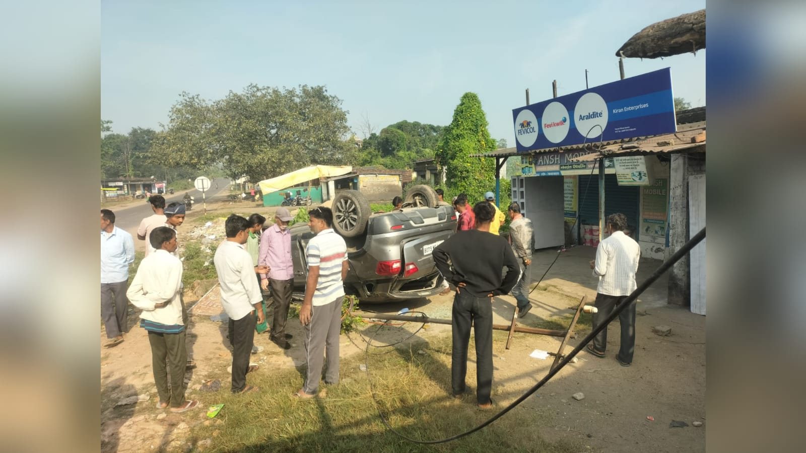 बोकारो: सीआईएसएफ इंस्पेक्टर की कार दुर्घटनाग्रस्त, एयरबैग खुलने से बाल-बाल बचे
