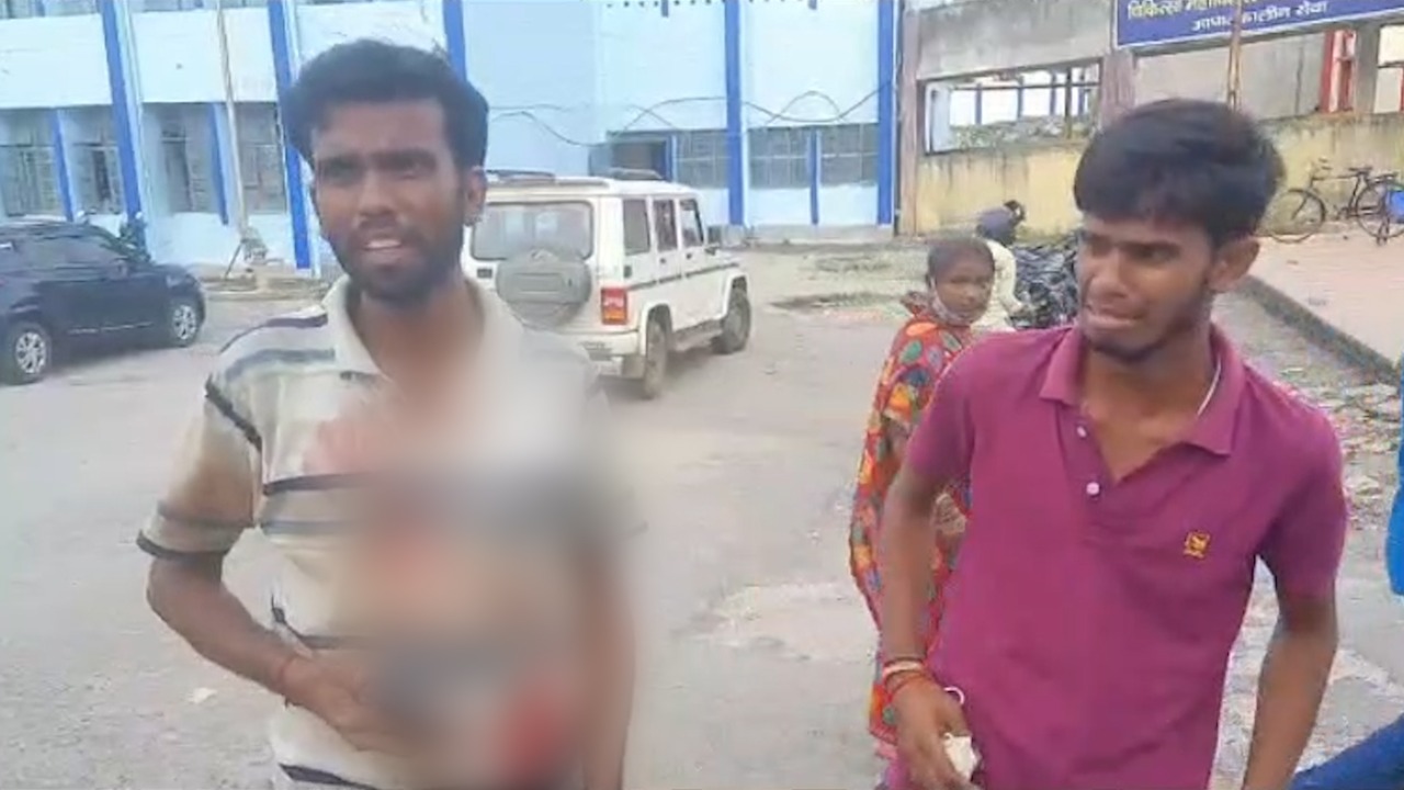 अस्पताल प्रबंधक की मनमानी, लगातार पैसे की माँग से आजिज़  परिजनो  ने  जब की मरीज़ की छुट्टी की बात तो  कर दी गई उनकी पीटाई, परिजन भी कराए गए  भर्ती