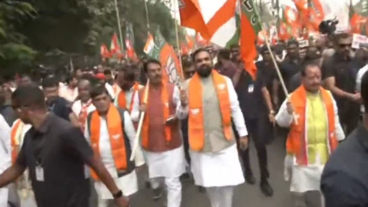 सीएम सम्राट ने की पटना में 'लोकतंत्र बचाओ, अराजकता हटाओ' पदयात्रा की शुरुआत, विपक्ष पर जमकर बरसे
