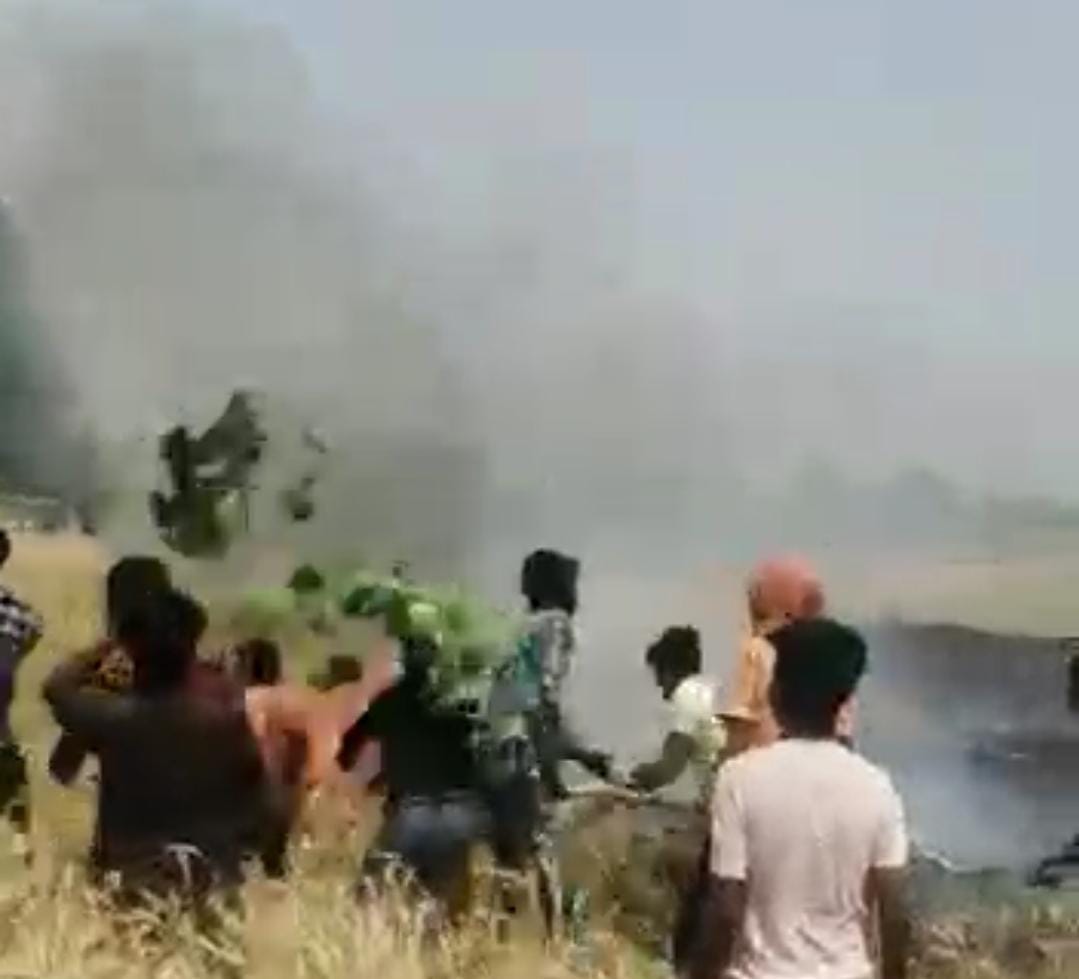 लगातार हो रही हैं फसलों में अगलगी की घटना, किसानों को हो रहा लाखों का नुकसान