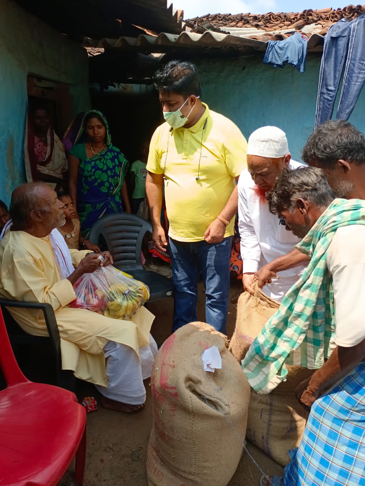 मुख्यमंत्री के आदेश पर 30 वर्ष बाद मिला बंधुआ जिंदगी से छुटकारा,फुचा महली को सभी सरकारी योजनाओं का दिया जा रहा है लाभ 