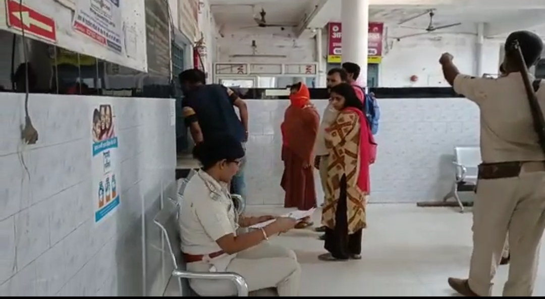 पटना में बेहोशी की हालत में मिली गया की युवती, सनकी आशिक ने पैर काटकर लिखा ..Hate You !