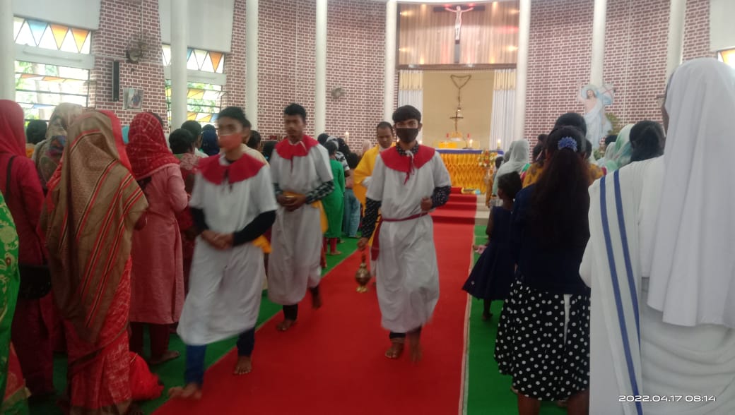 प्रभू ईसा के पुनरुत्थान दिवस ईस्टर संडे धूमधाम से मनाया गया, लोगों ने एक दूसरे को दी बधाई  