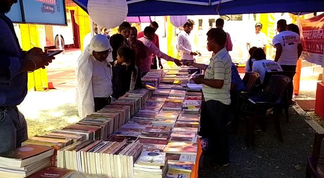 दो दिवसीय साहित्य महोत्सव संपन्न,  साहित्यकारों ने समझाया लाइब्रेरी ऑफ माय लाइफ का महत्व