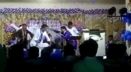 विधायक भूले अपनी मर्यादा, अंबेडकर जयंती पर जमकर लगाया ठुमका