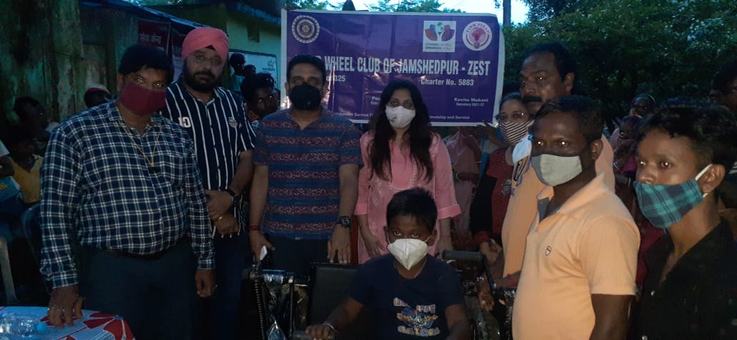 पूर्व विधायक की पहल पर दिव्यांग छात्र को मिला ट्राईसाईकिल