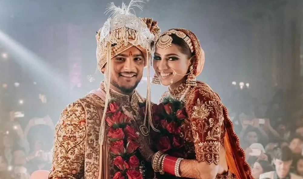 गर्लफ्रेंड संग शादी के  बंधन में बंधे सिंगर मिलिंद गाबा, ग्रैंड वेडिंग की तस्वीरें आई सामने