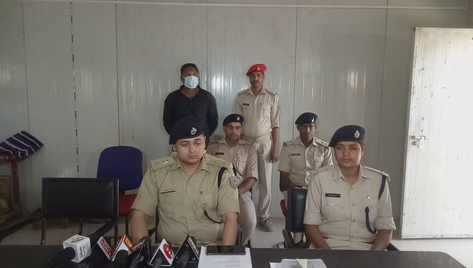 हथियार लहरा कर जमाना चाहता था कारोबार में धौंस, धराया