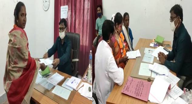 गांव की सरकार  : गाजे-बाजे और पारंपरिक डांस के साथ भरे जा रहे पर्चे, समर्थकों का दिख रहा उत्साह