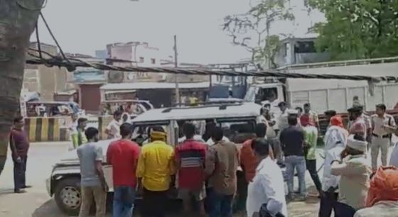 स्कूल जा रहे शिक्षक को अपराधियों ने गोलियों से भूना