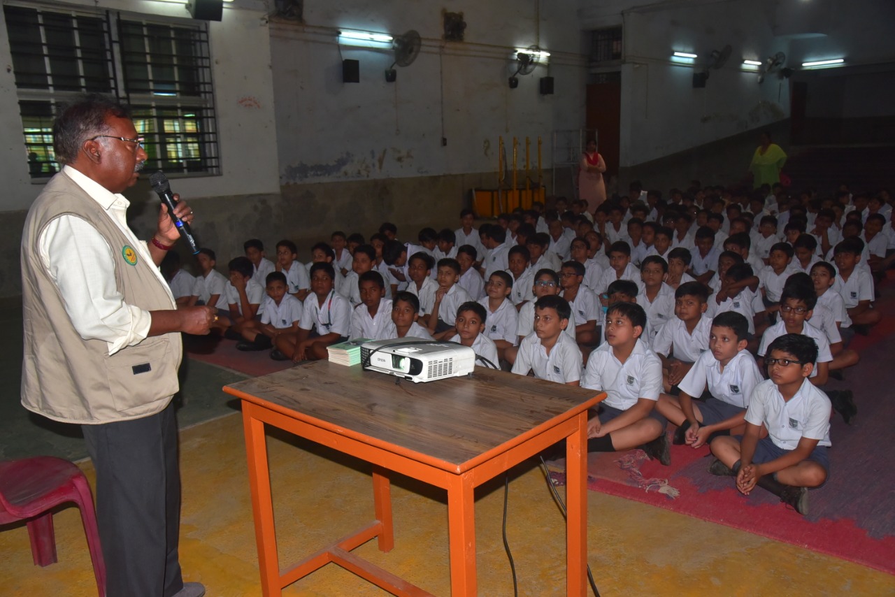 कैंपस में नेचर क्लब : छात्रों ने जाने फुटकती चिड़ियों की जिंदगी के कई राज