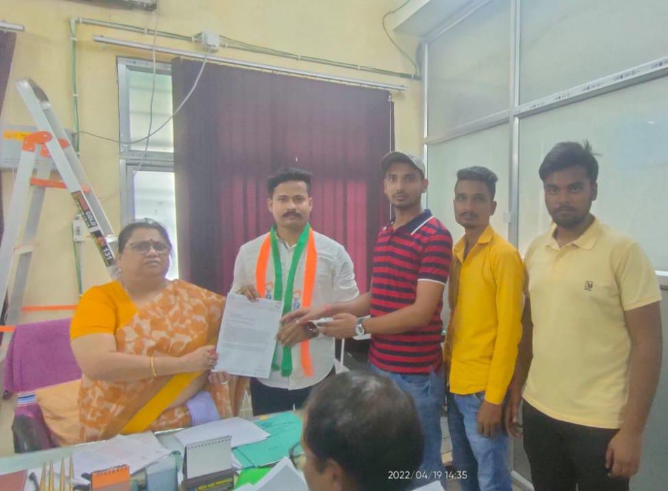 एनएसयूआई ने परीक्षा नियंत्रक को घेरा , कहा- नहीं होने देंगे छात्रों के साथ अन्याय  