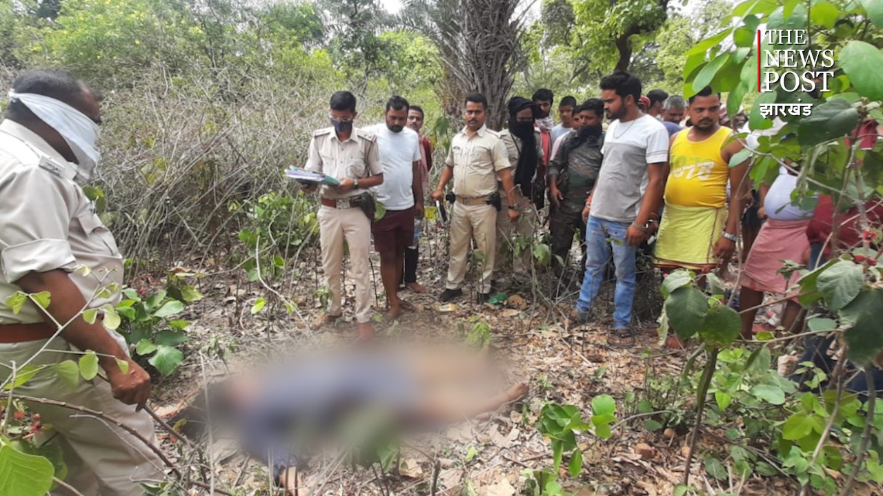 इस हाल में झाड़ियों में मिला महिला का शव, रेप की आशंका