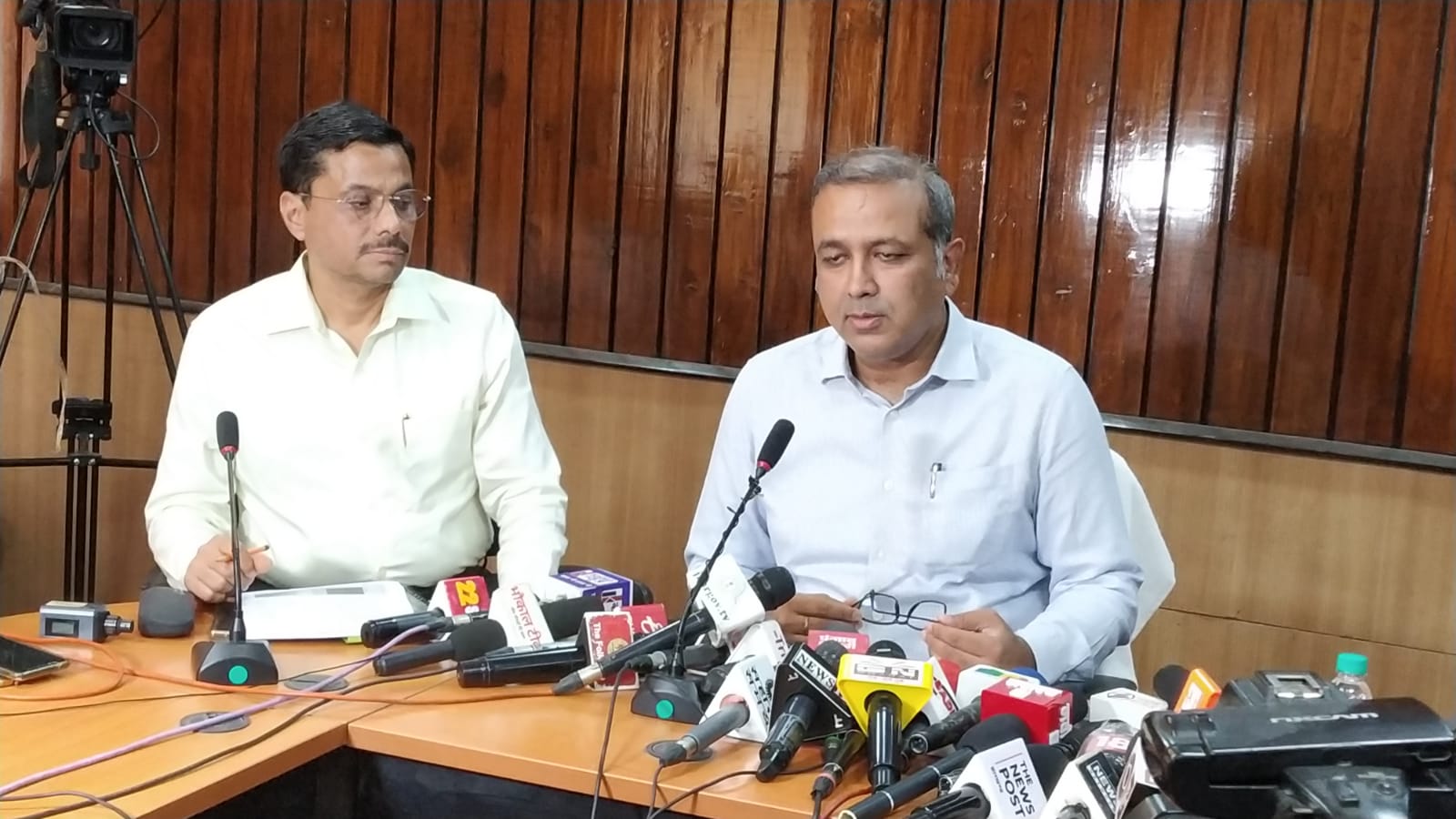 पानी की समस्या से जुझ रहे हैं तो पीएचईडी के कॉल सेंटर पर करें शिकायत, तुरंत होगा समाधान