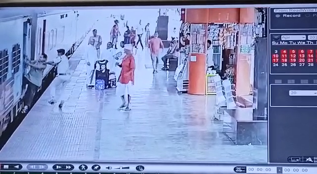 यात्री सावधान..! चलती ट्रेन में चढ़ने से करें परहेज, नहीं तो हो सकते है घटना के शिकार