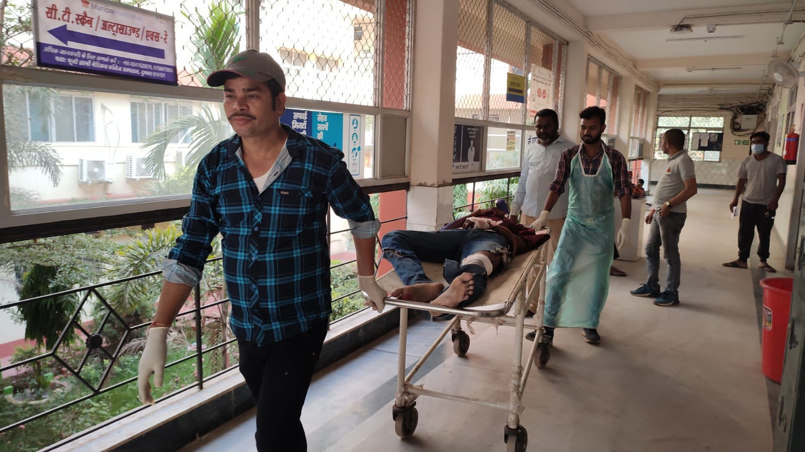 ट्रक की चपेट में आया बाइक, पिता-पुत्र की मौके पर ही मौत