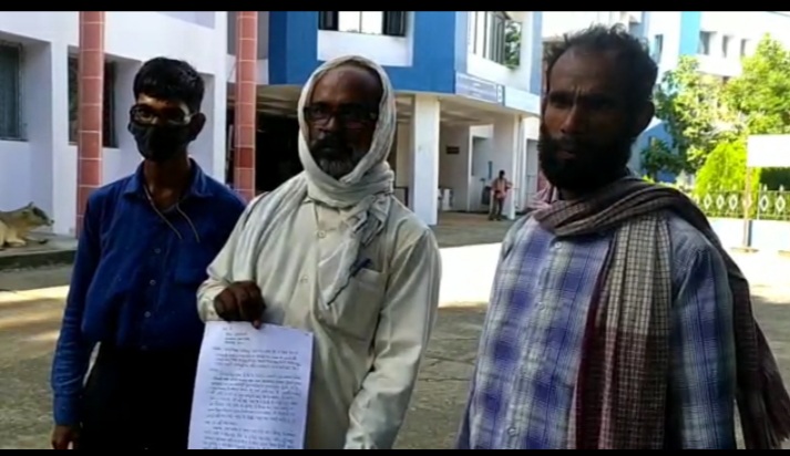 दुमका में पंचों का तालिबानी फैसला, नाबालिग भतीजी की शादी रूकवाई तो गांव से निकाला